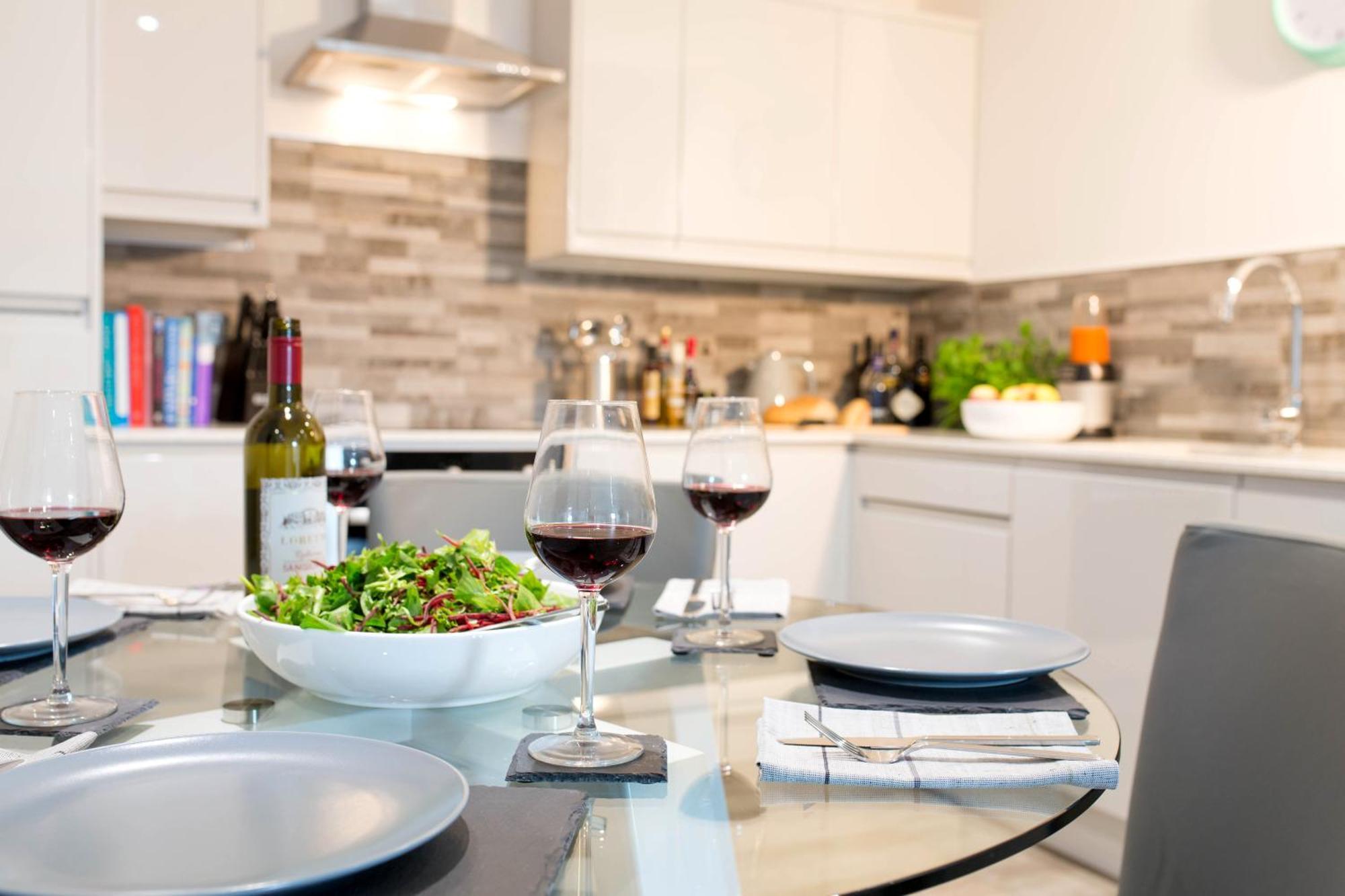 Cotels At 7Zero1 Serviced Apartments - Modern Apartments, Superfast Broadband, Free Parking, Centrally Located Milton Keynes Dış mekan fotoğraf
